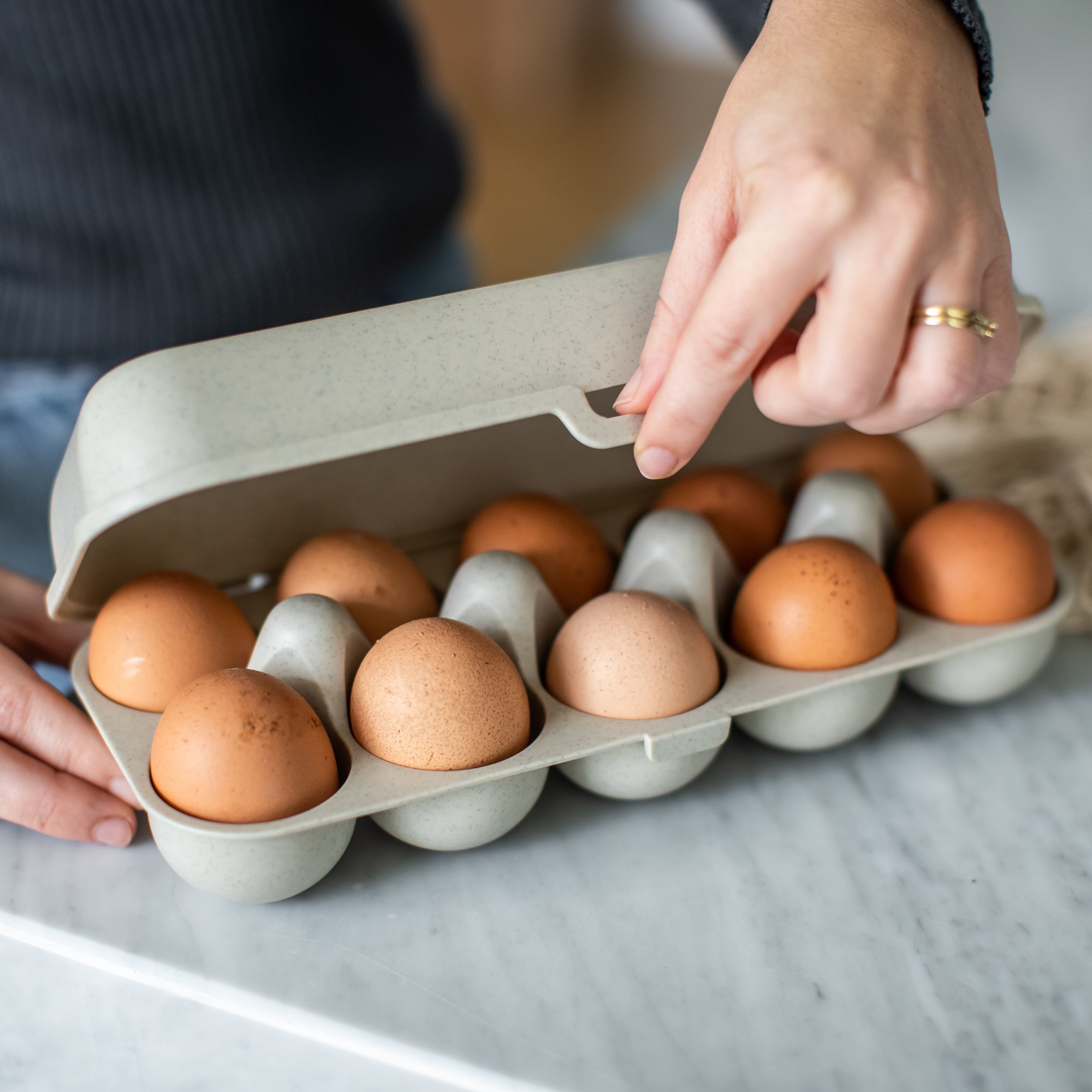 Eierdoos KOZIOL 7179700 Eggs to Go / nature / desert sand
