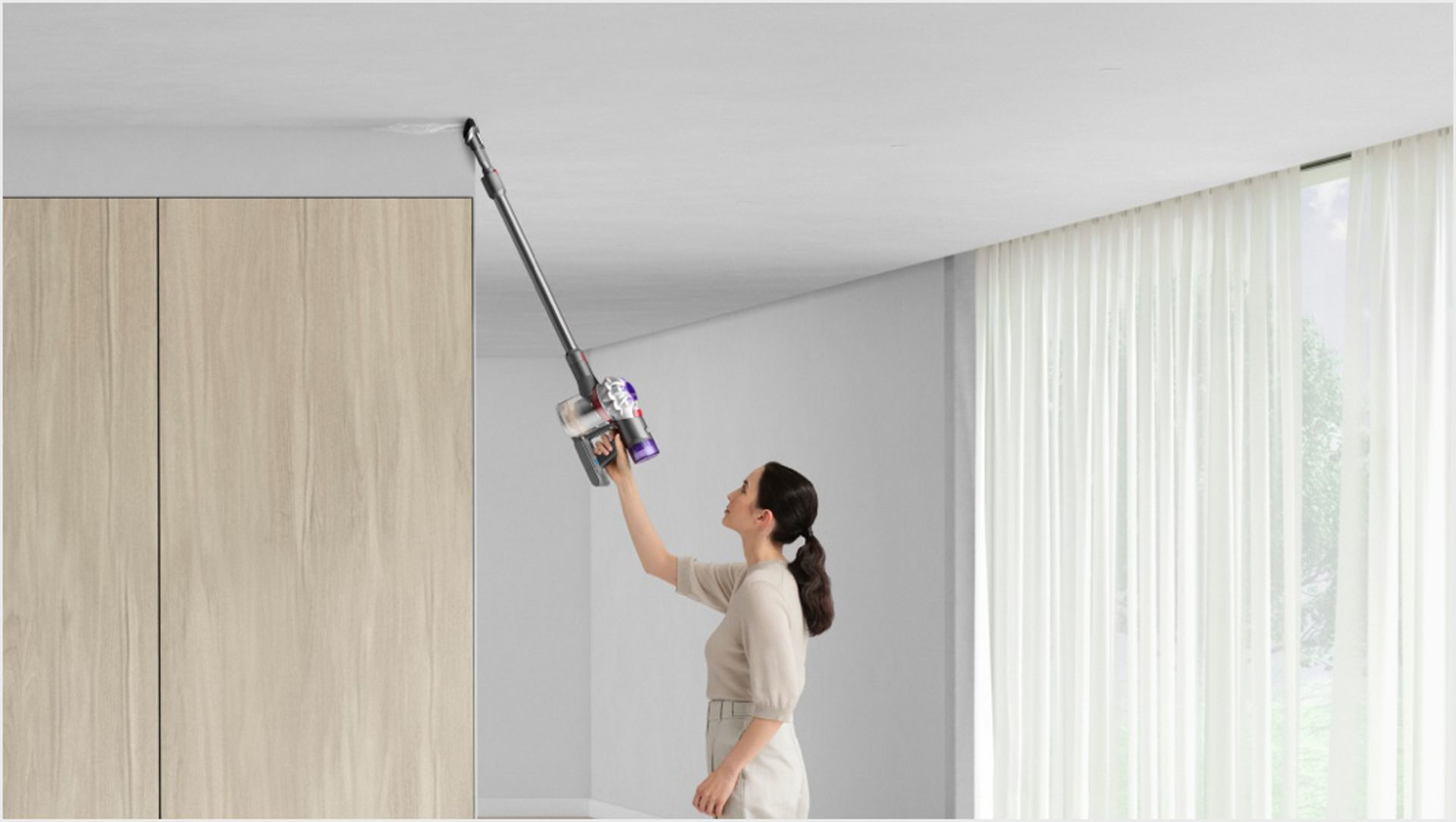 Aspirateur-balai DYSON 446969-01 V8
