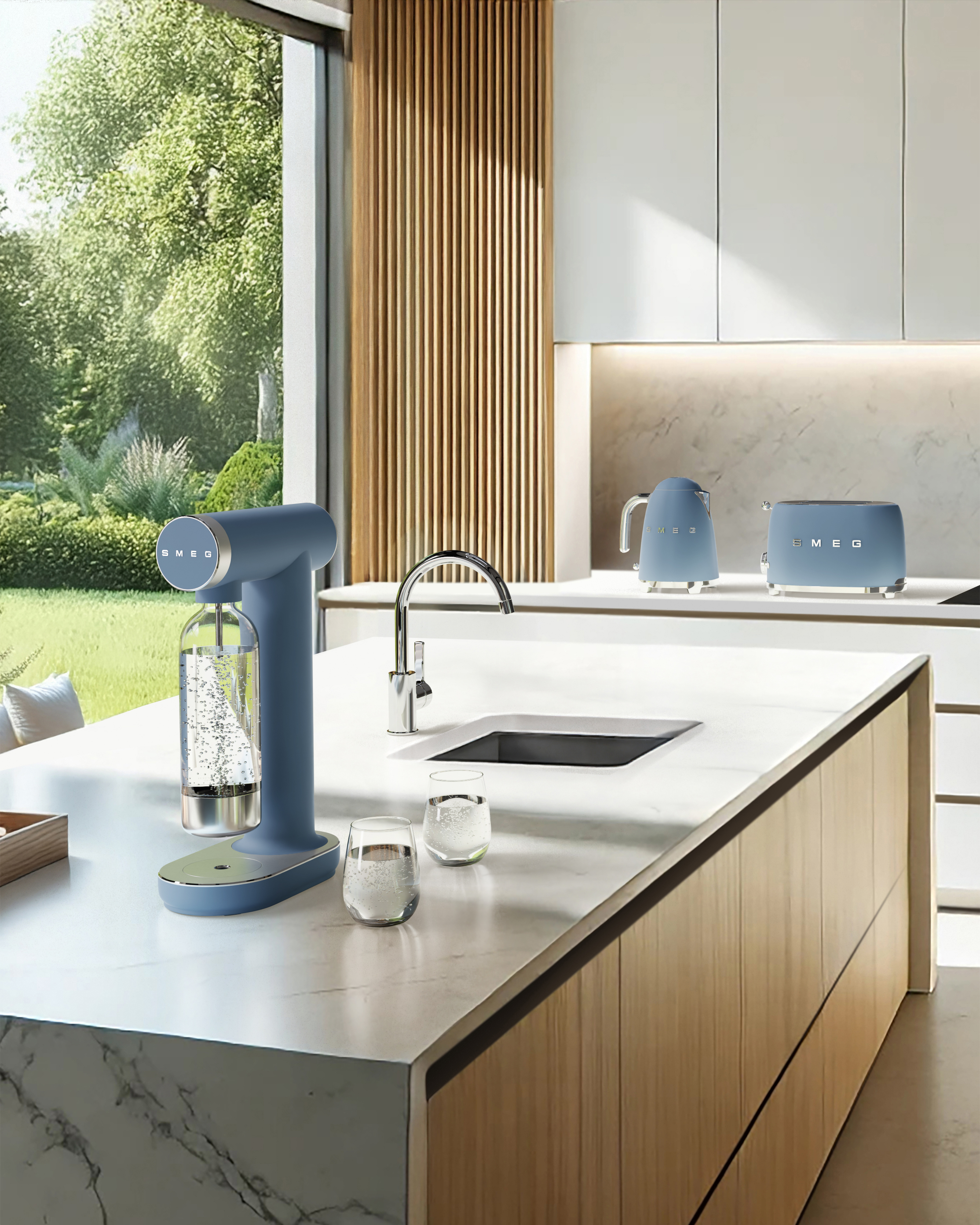 Bruiswatertoestel SMEG SKC01SBM Tritan Renew fles / 1L / storm blue