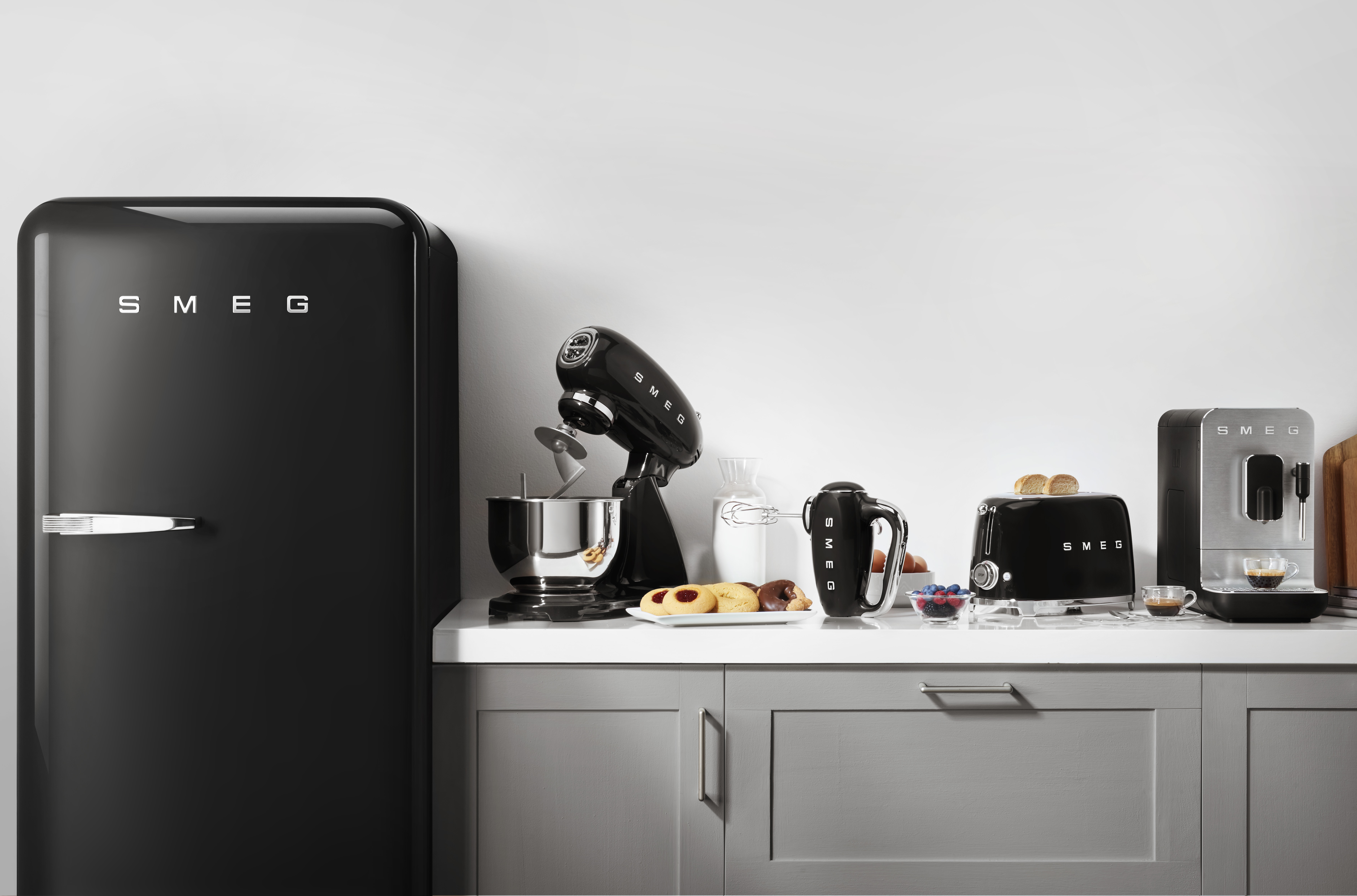 Koelkast SMEG FAB28RBL6 50's Style / C / 244L+26L / 153cm / zwart