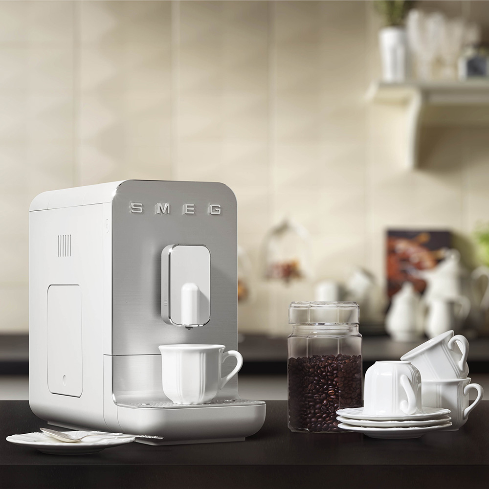 Espressomachine SMEG BCC11WHMEU / matwit 