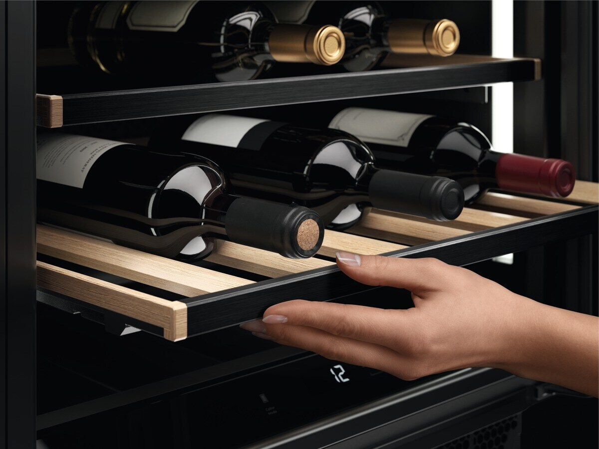 AEG AWS4052B5B Refroidisseur de vin compresseur Intégré Noir