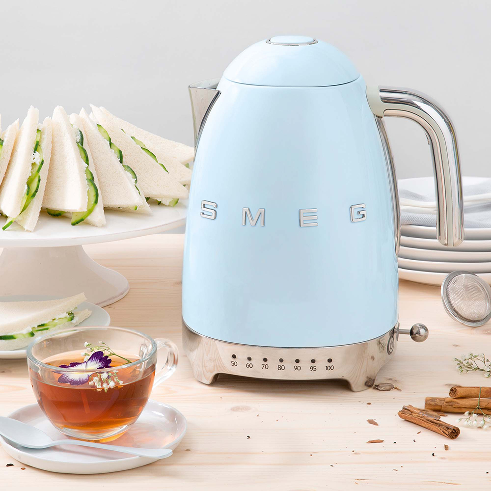 Smeg bouilloire 1,7 bleu pastel KLF04PB