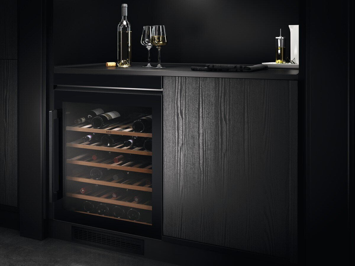 AEG AWS4052B5B Refroidisseur de vin compresseur Intégré Noir