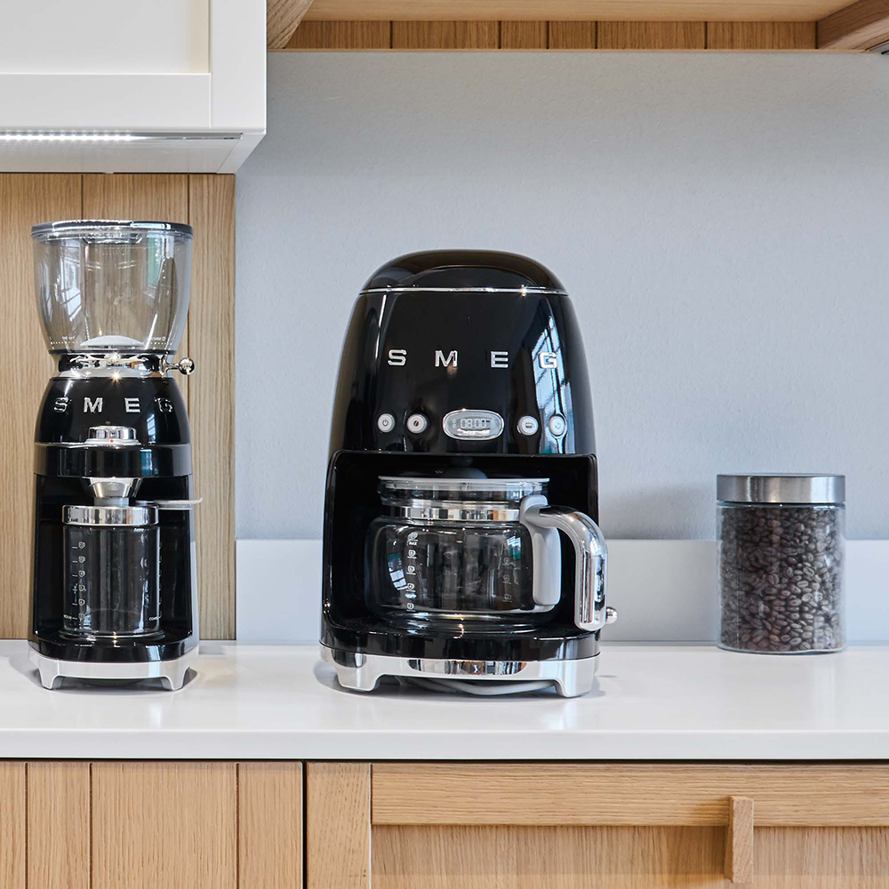 Koffiezet SMEG DCF02BLEU zwart