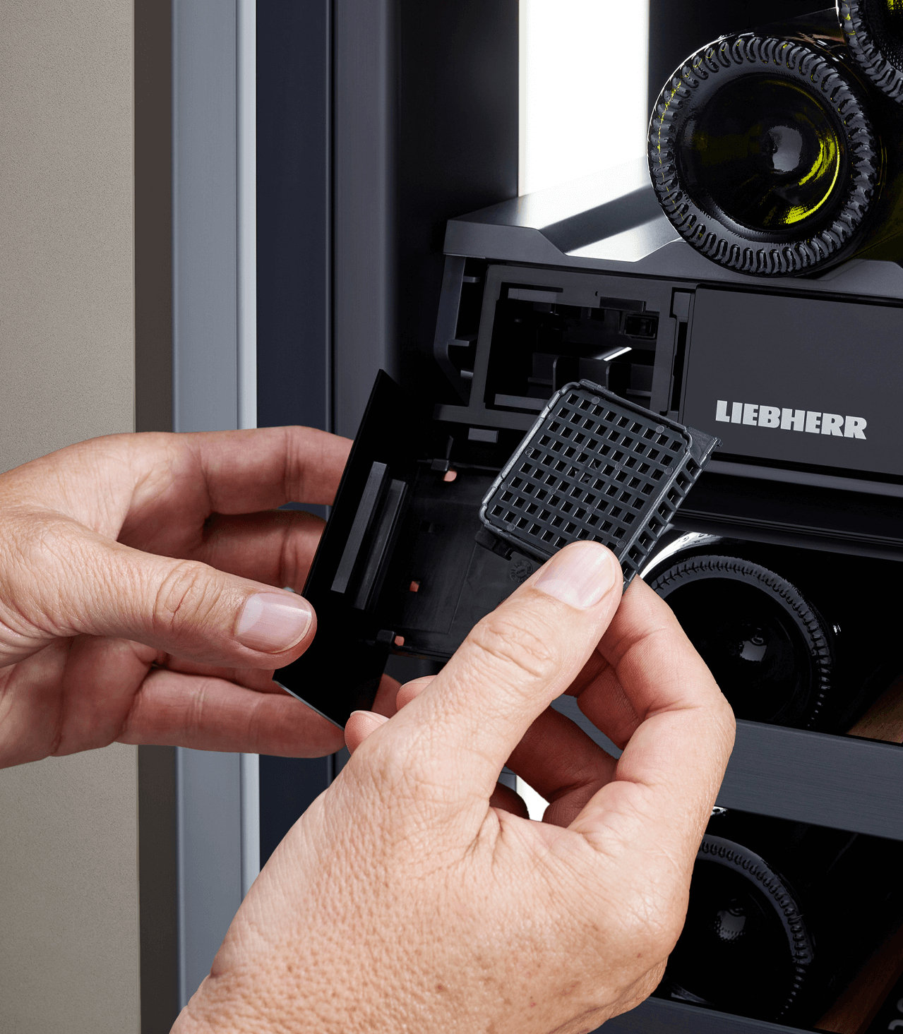 Liebherr UWgb 3632-20 Thermo-elektrische wijnkoeler Onderbouw Antraciet 32 fles(sen)