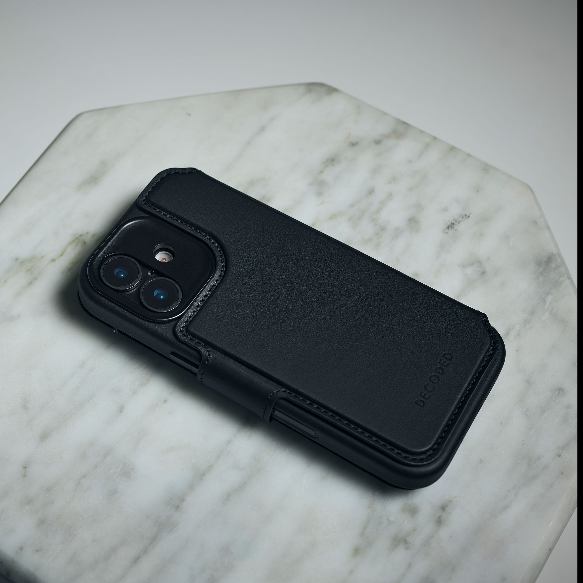 Decoded Leather Detachable Wallet Apple iPhone 17 Black