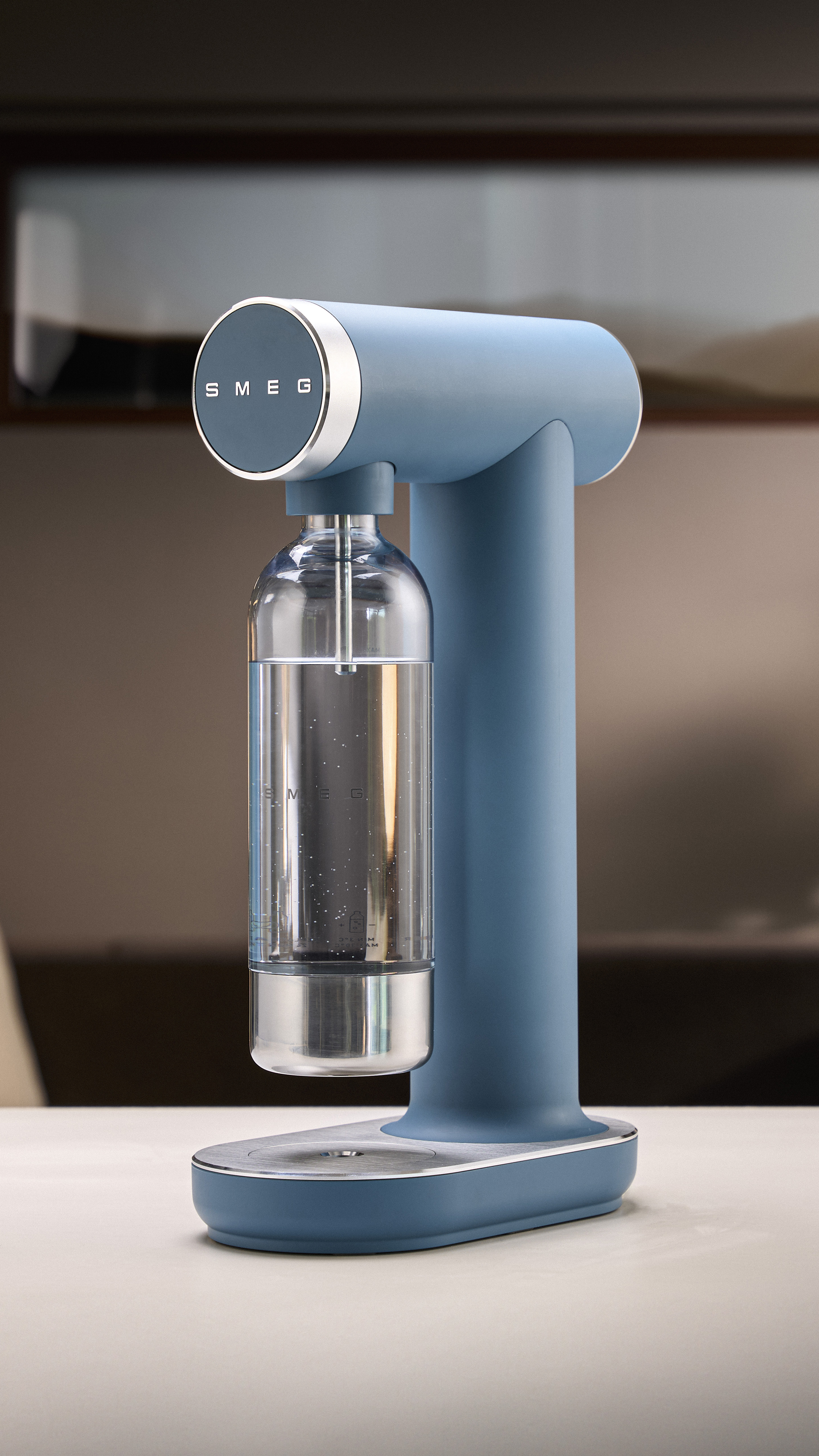 Bruiswatertoestel SMEG SKC01SBM Tritan Renew fles / 1L / storm blue
