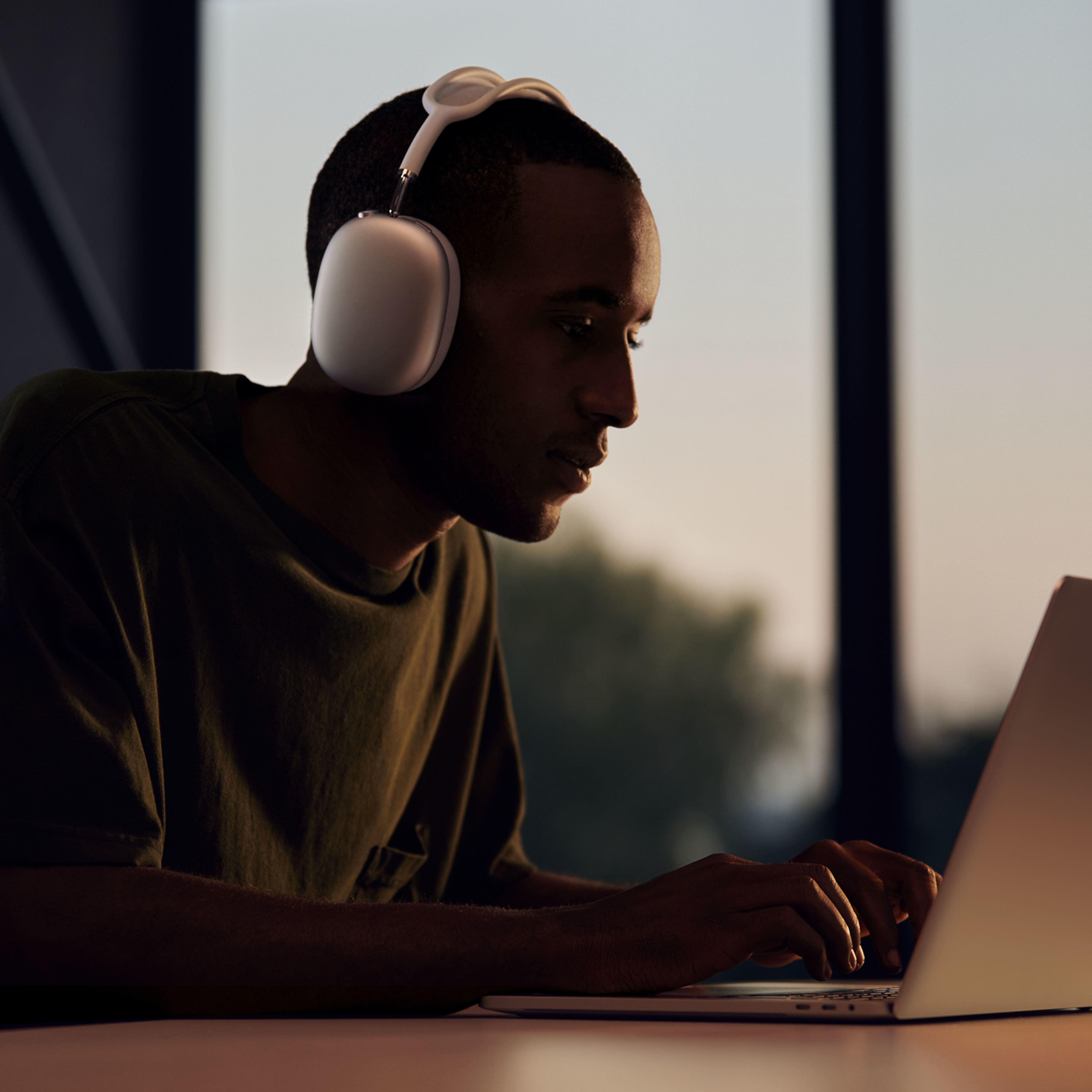 Apple airpods max space gray