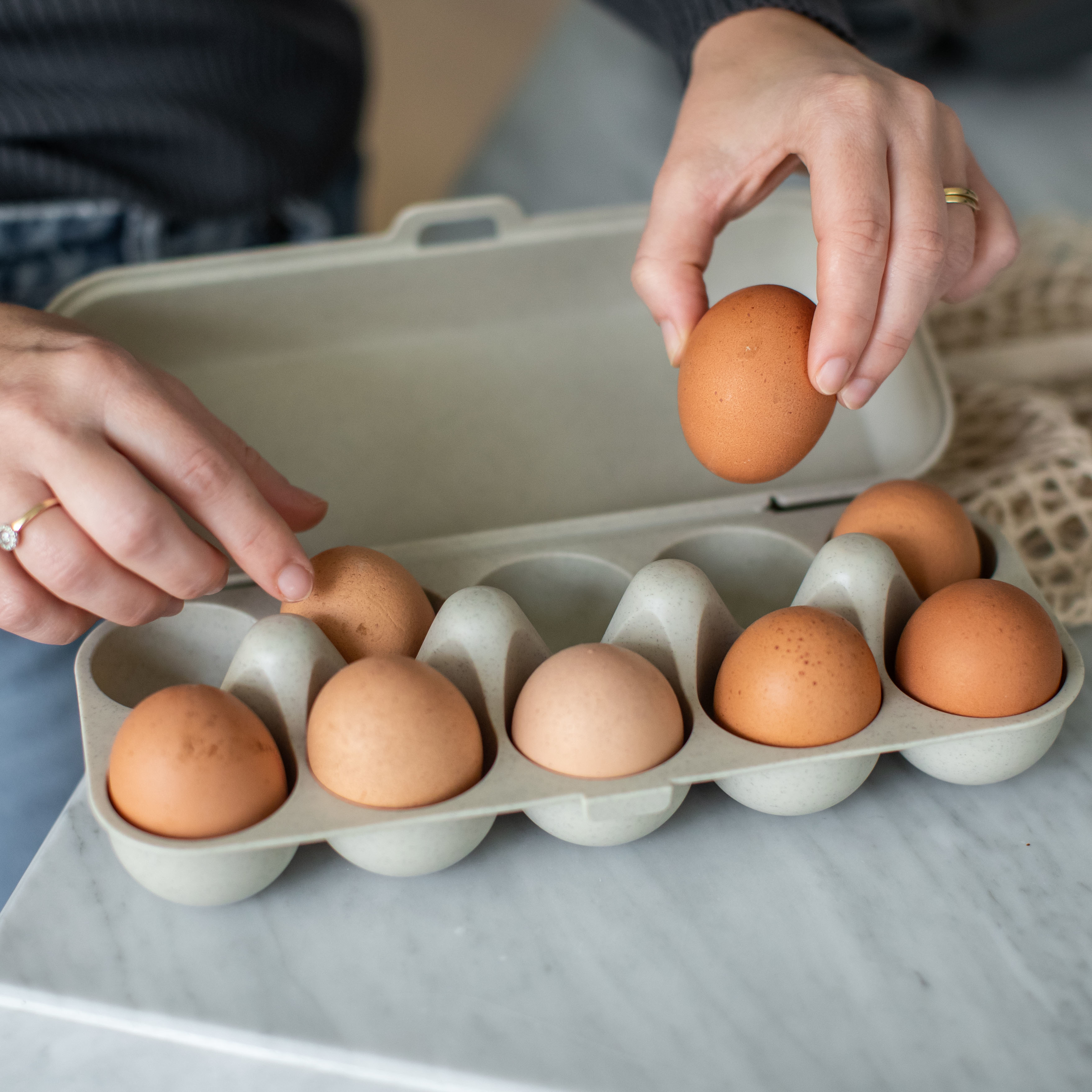 Eierdoos KOZIOL 7179700 Eggs to Go / nature / desert sand