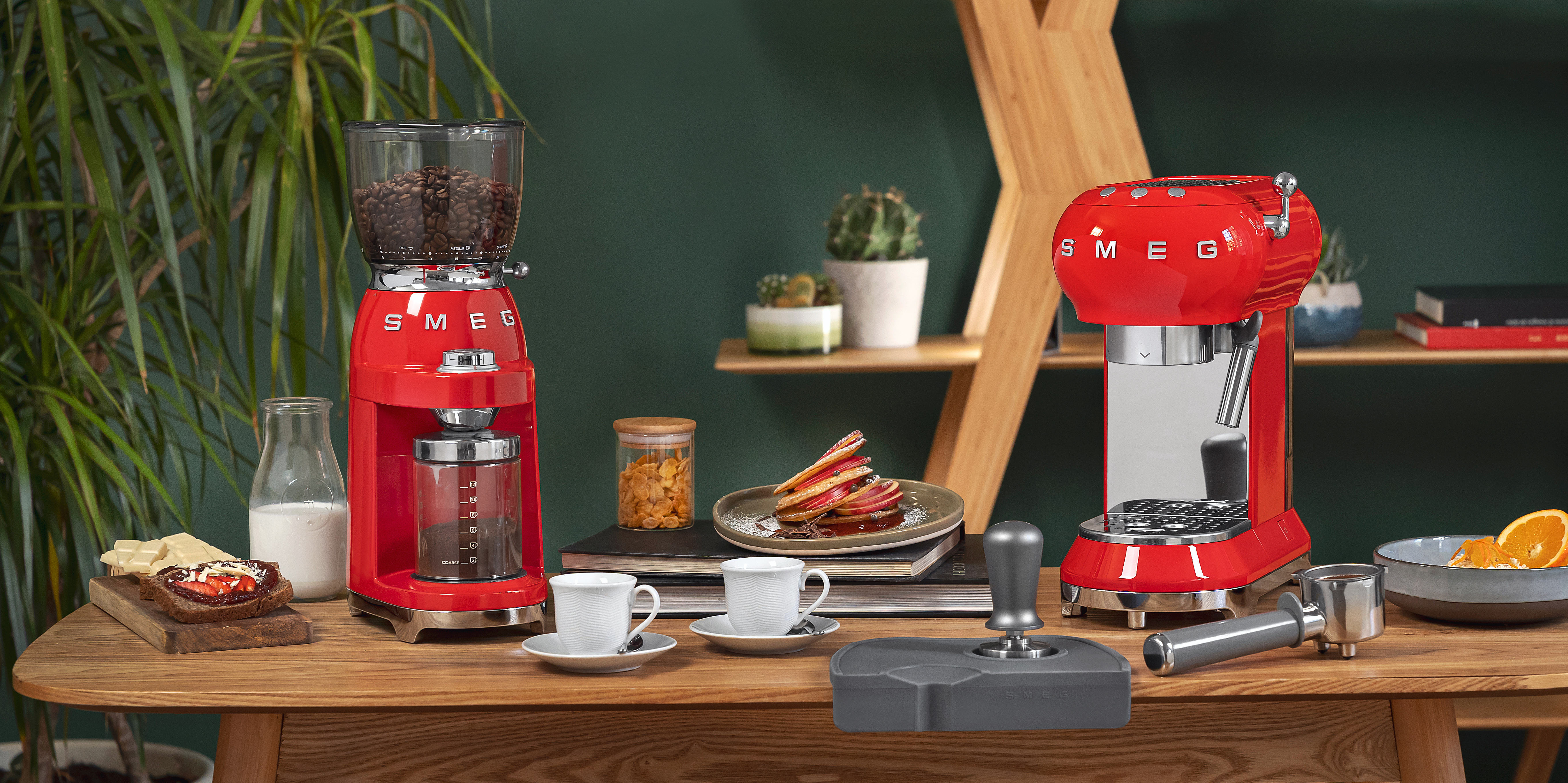 Koffiemolen SMEG CGF11RDEU rood 