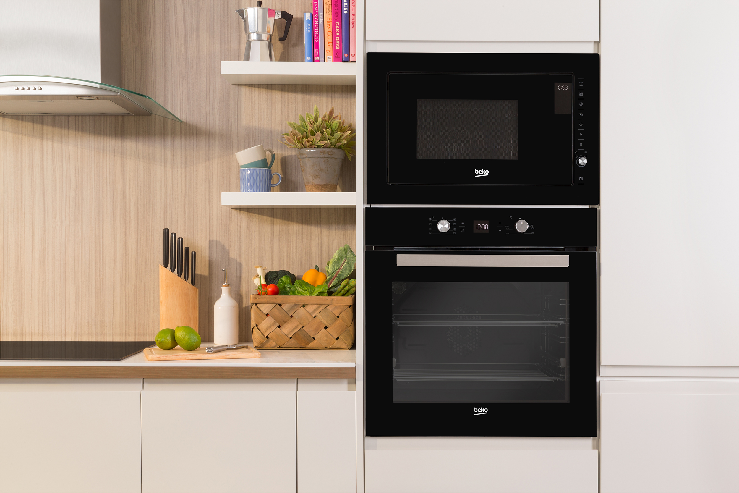 Beko MCB25433BG micro-onde Intégré Micro-ondes grill 25 L 900 W Noir