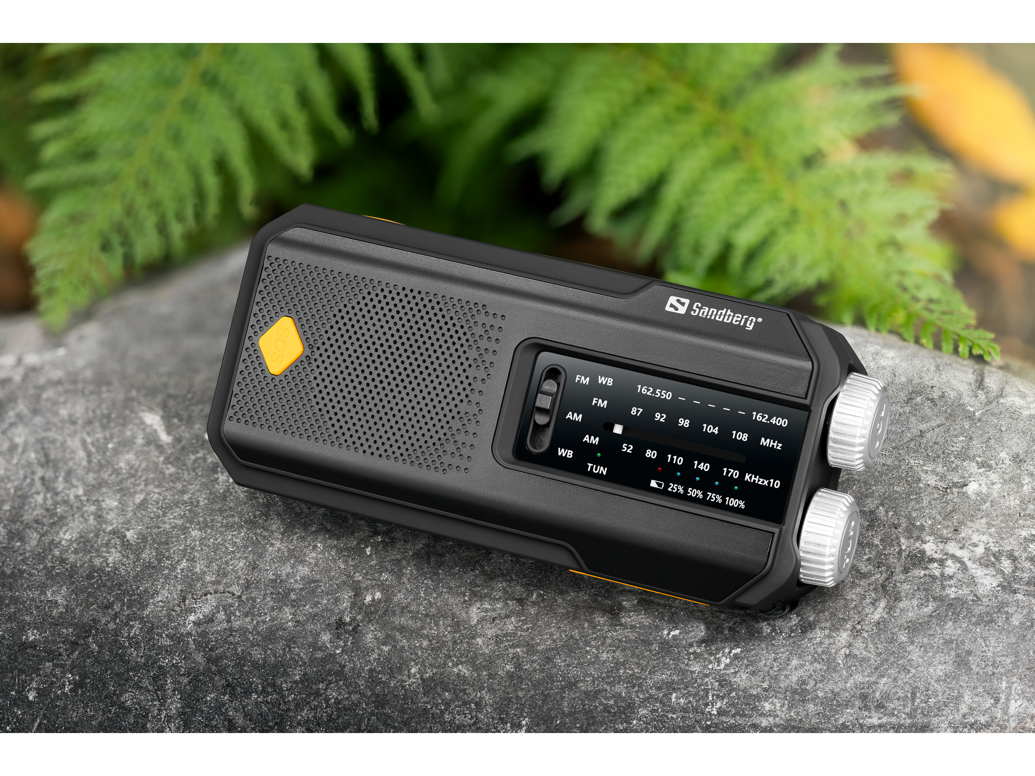 FM radio SANDBERG Survivor 421-04 / 2000mAh solar powerbank / zaklamp / zwenge