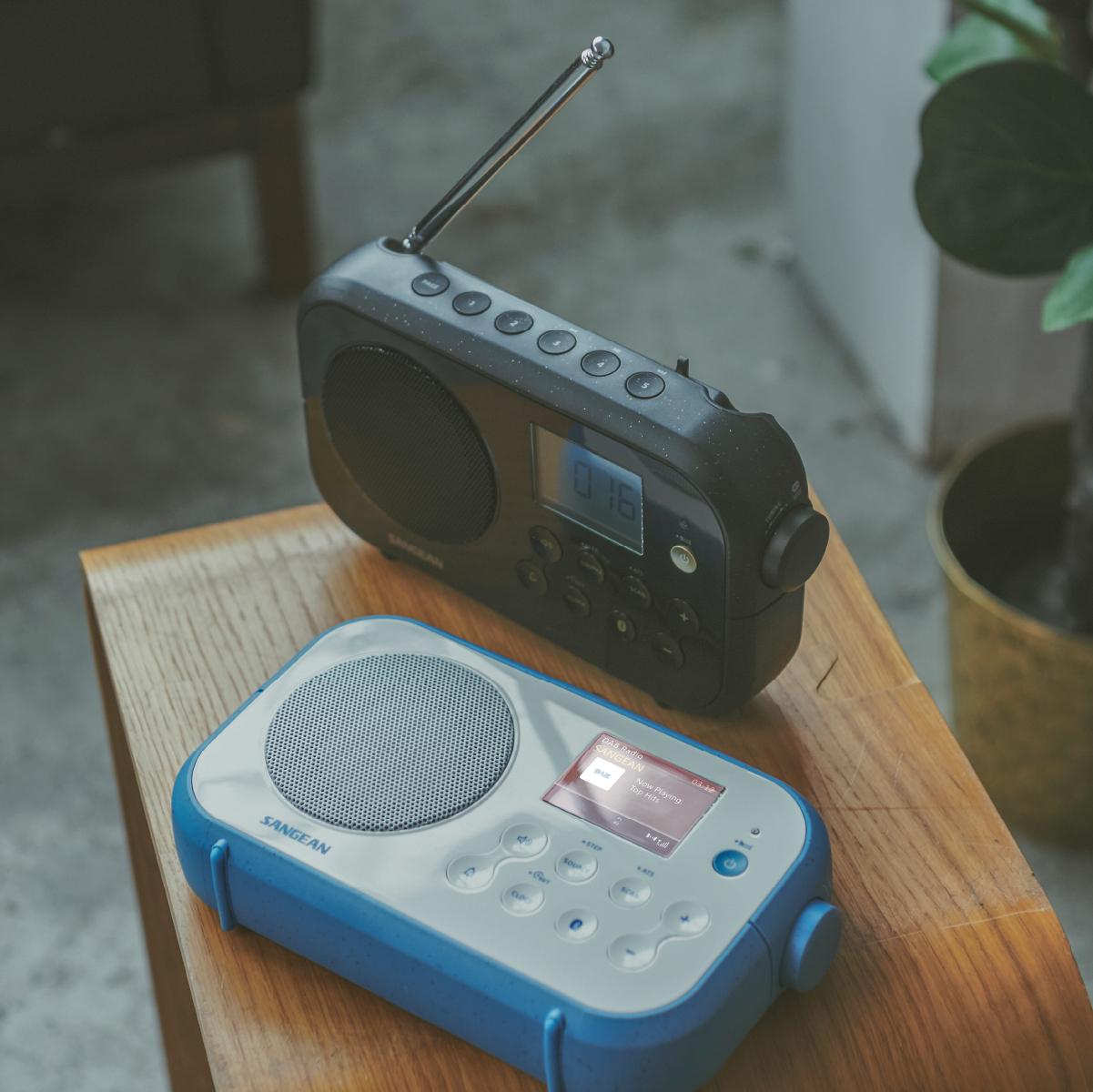DAB+ radio SANGEAN Traveller 420 white/stone blue