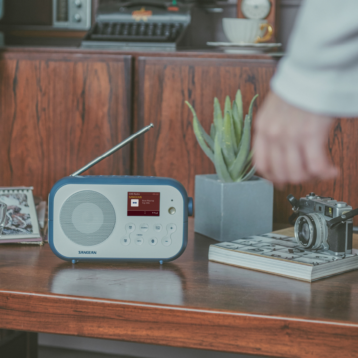 DAB+ radio SANGEAN Traveller 420 white/stone blue
