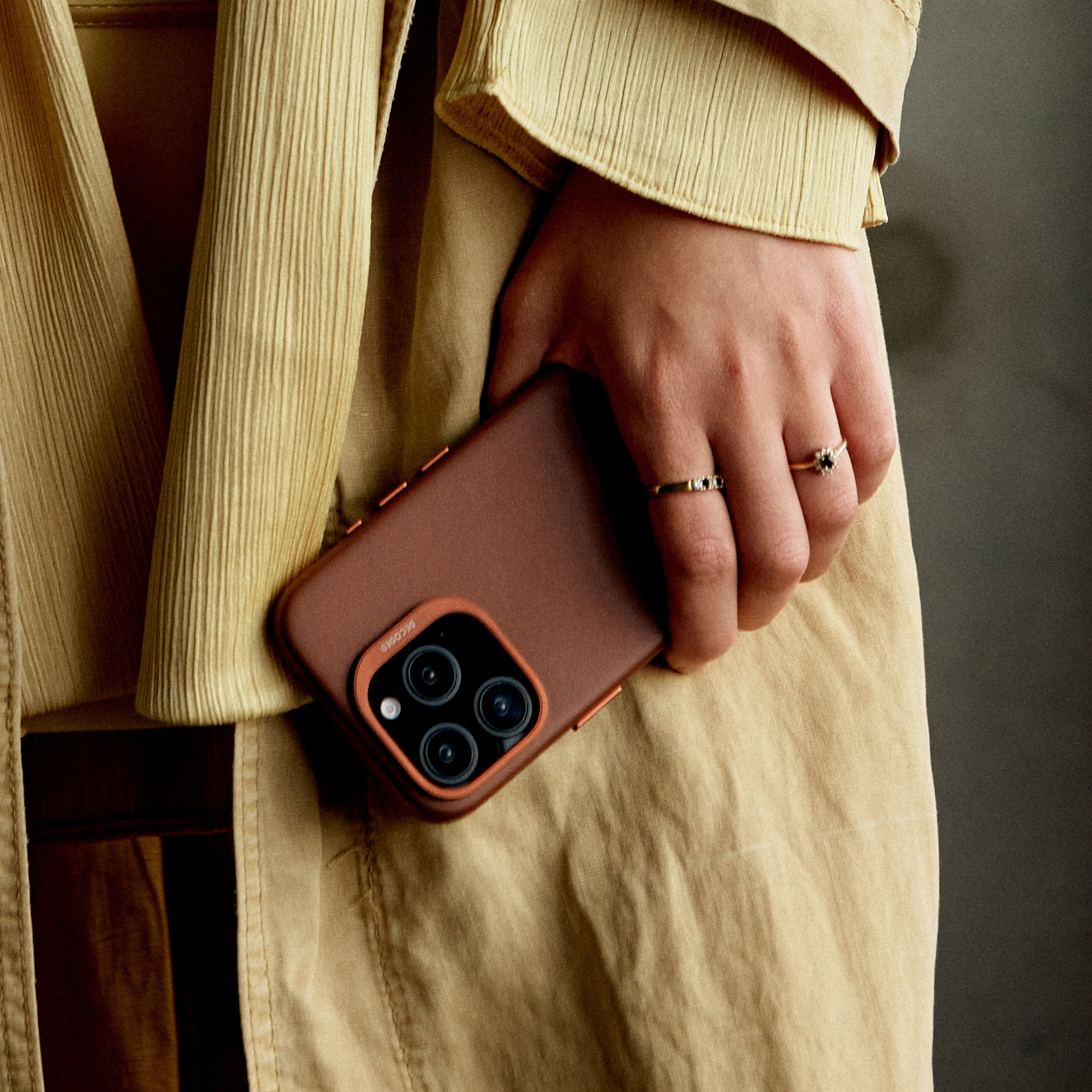 Decoded Leather Backcover Apple iPhone 16 Pro Tan