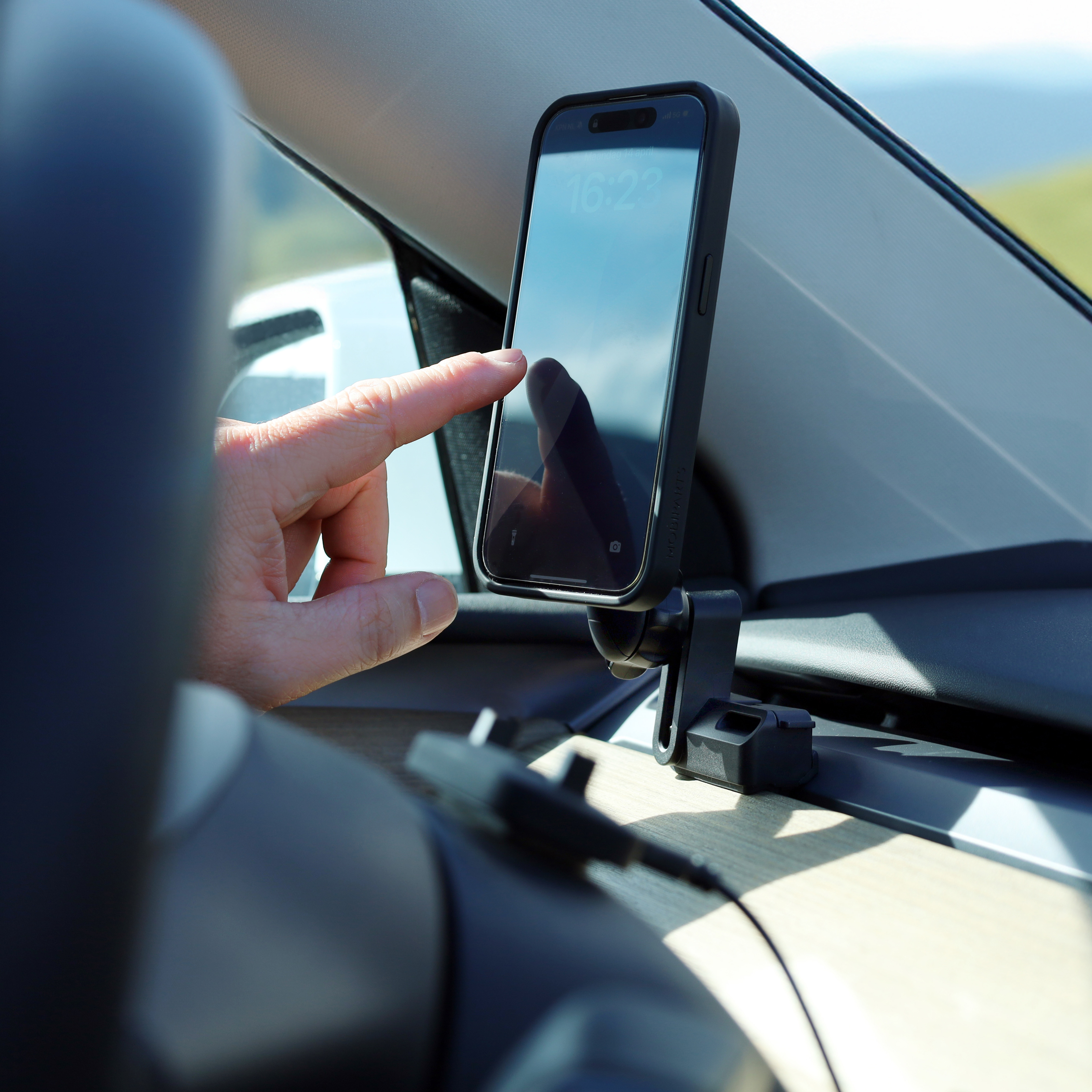 Mobiparts Magnetic Air Vent Holder for Tesla Black