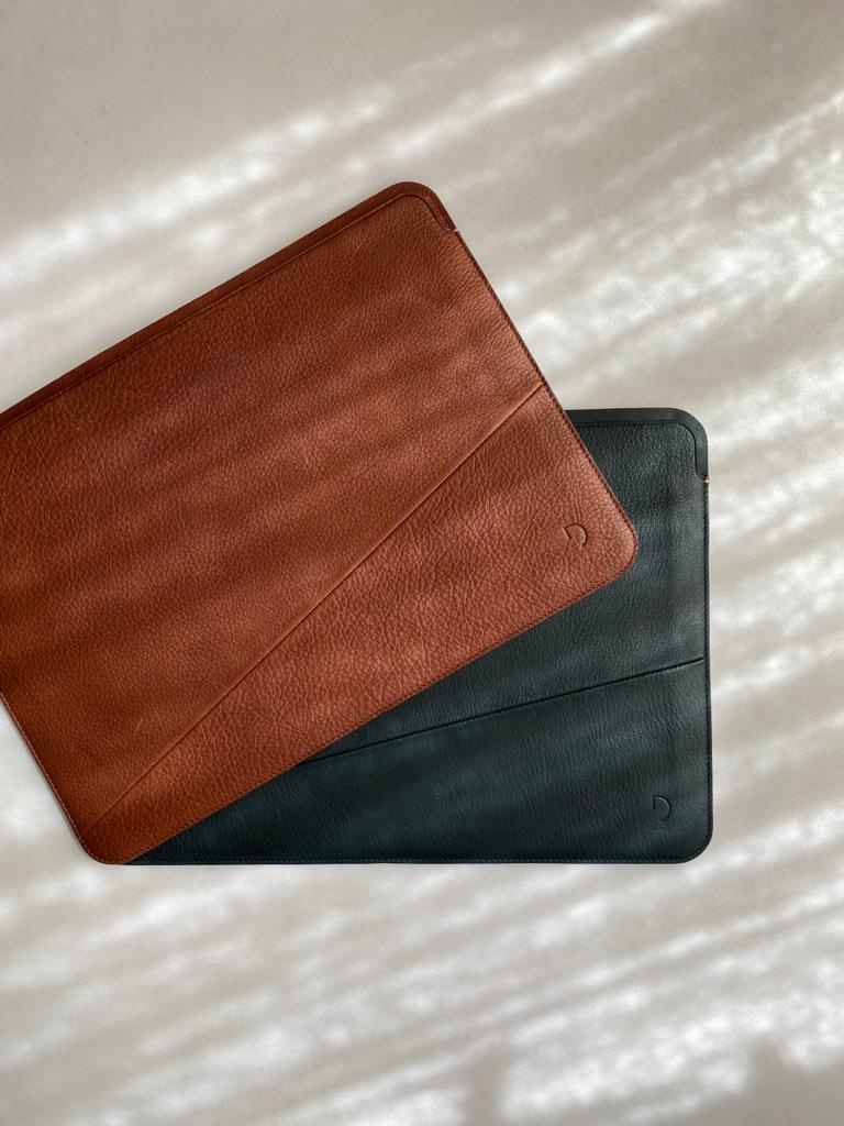 Decoded Leather Frame Sleeve for Macbook 13 inch black