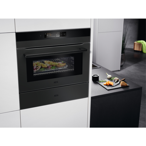 AEG Series 8000 KMK868000T 43 l 3000 W Zwart