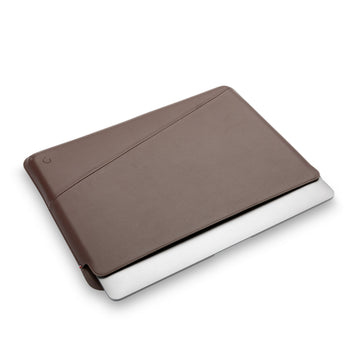 Decoded Leather Frame Sleeve for Macbook 16 inch brown