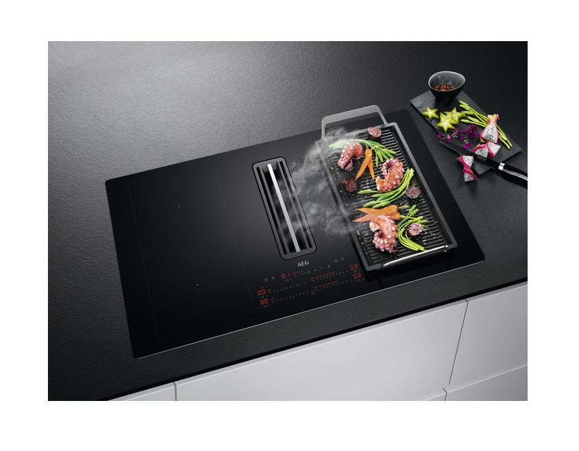 AEG KOOKPLAAT MET AFZUIGING CCE84751CB