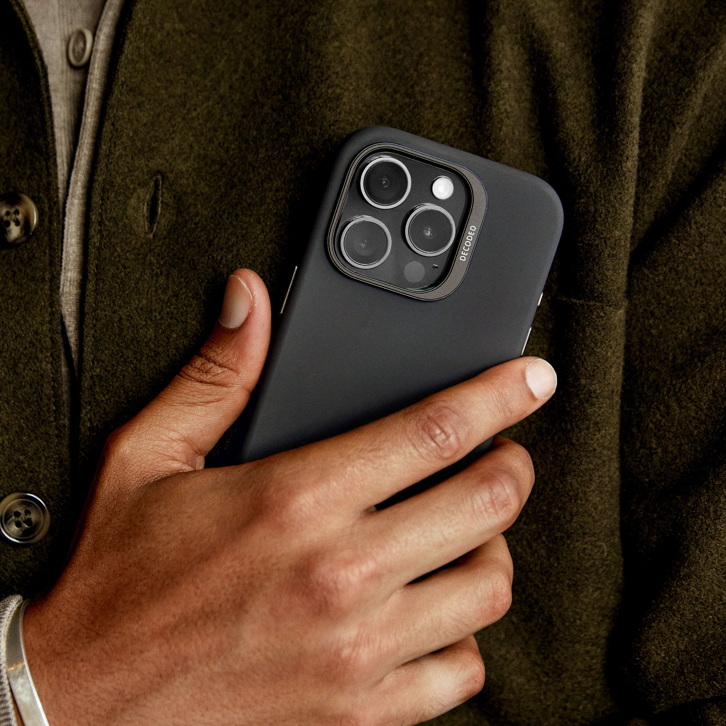 Decoded Leather Backcover Apple iPhone 16 Pro Black